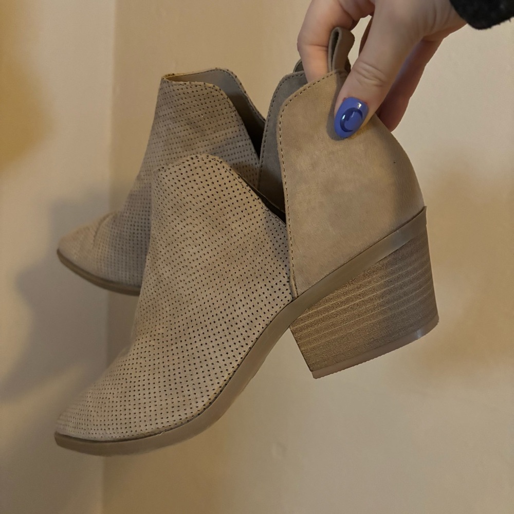 Universal Thread Tan Ankle Boots